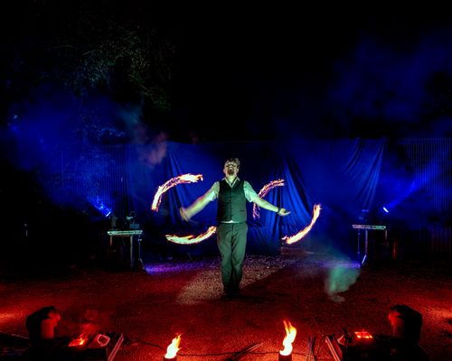 Feuershow Classic Fire auf einer Bühne