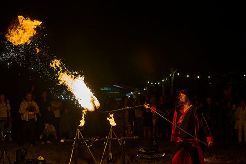 Feuershow Fusion Fire mit brennendem Rope Dart