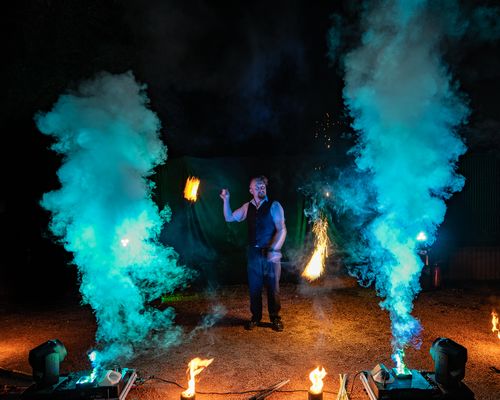 Feuershow mit Feuerpoi und Nebelmaschine