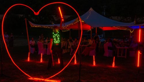 Hochzeits Showact mit LED Jonglage