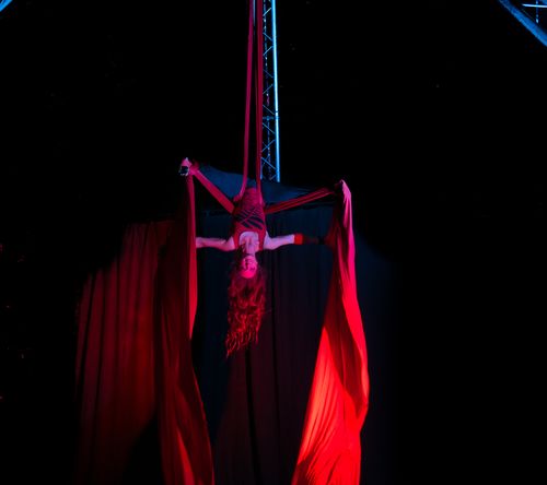 Feuershow mit Vertikaltuch Artistik